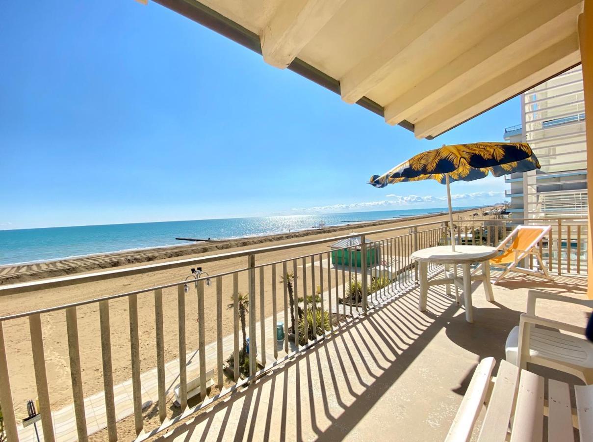 Villa Fronte Mare-Carraro Immobiliare Jesolo - Family Apartments Eksteriør billede