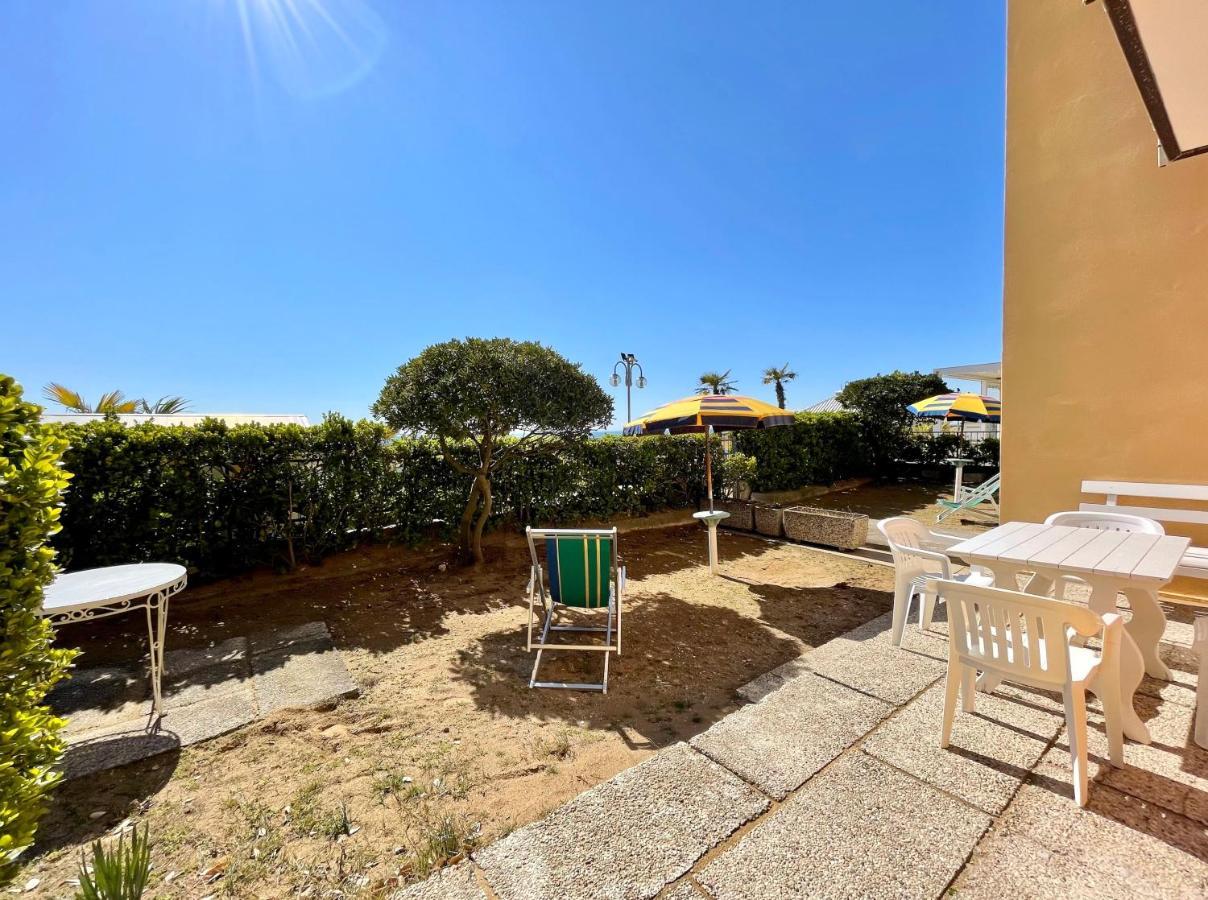 Villa Fronte Mare-Carraro Immobiliare Jesolo - Family Apartments Eksteriør billede