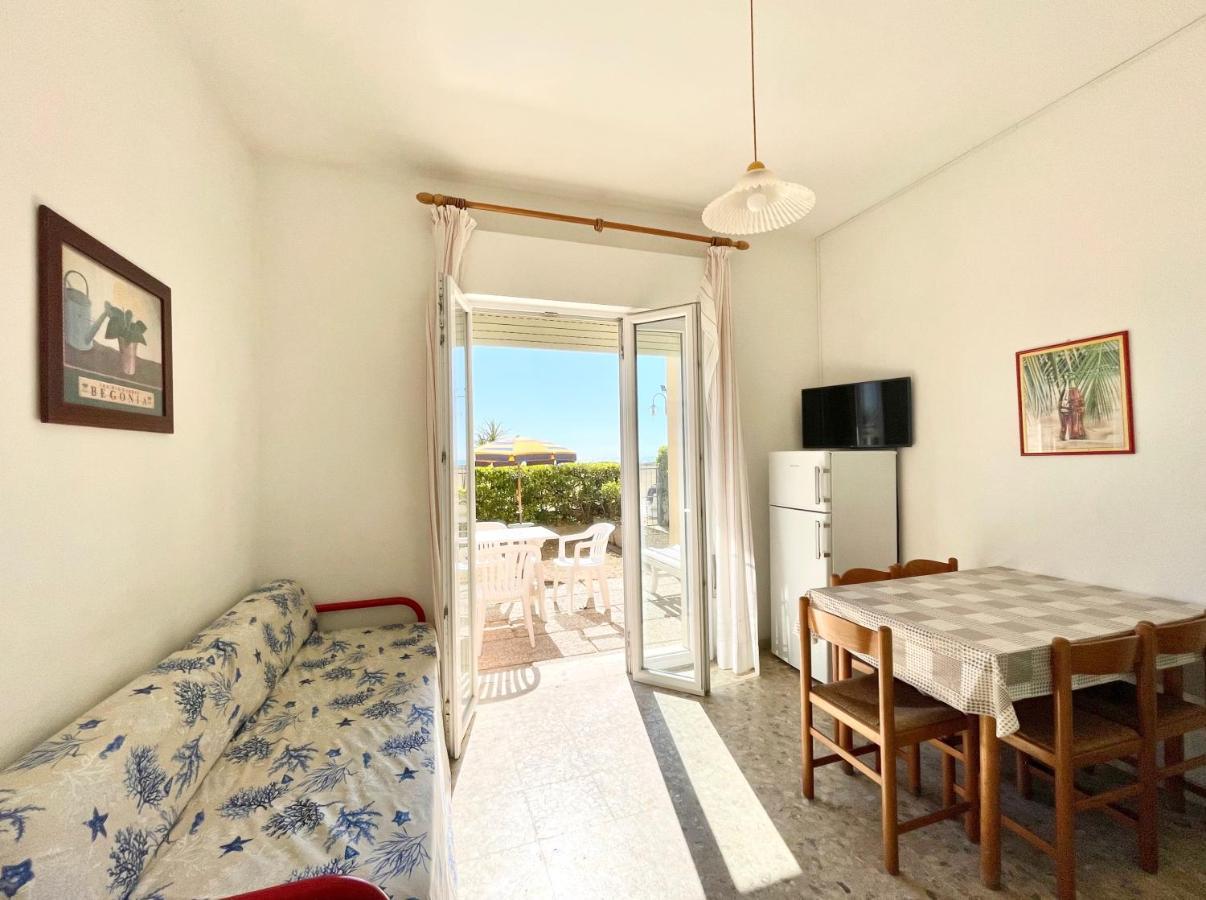 Villa Fronte Mare-Carraro Immobiliare Jesolo - Family Apartments Eksteriør billede