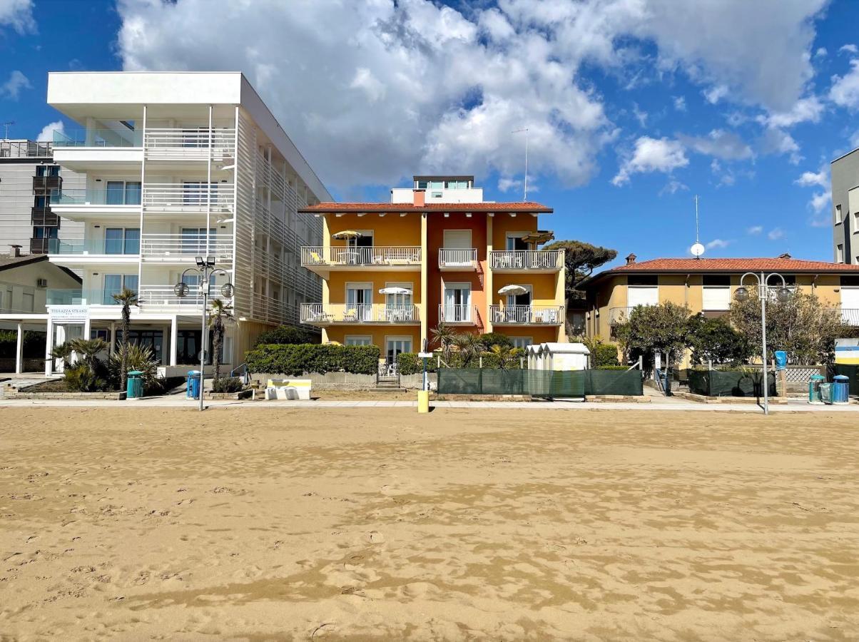 Villa Fronte Mare-Carraro Immobiliare Jesolo - Family Apartments Eksteriør billede