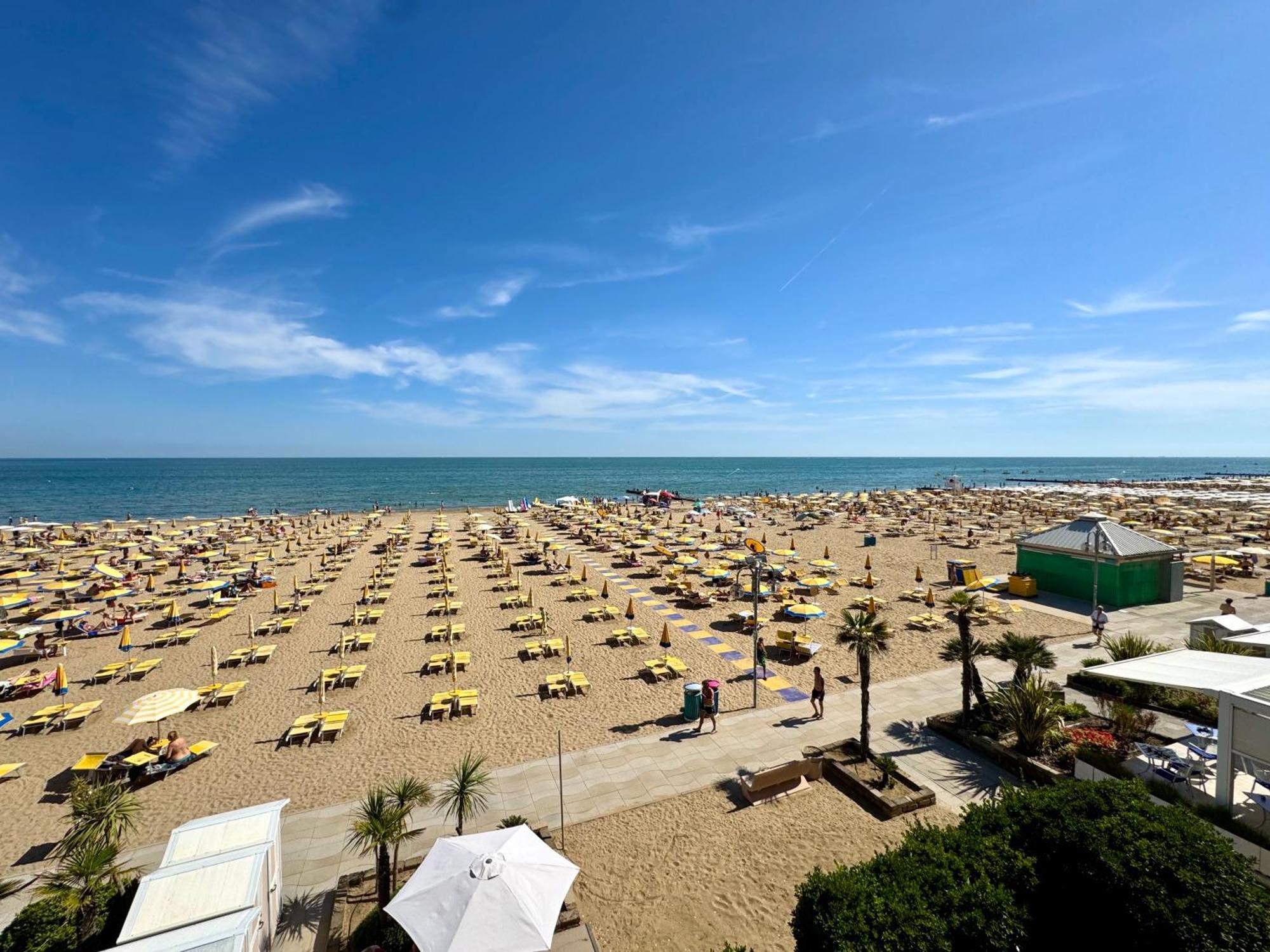 Villa Fronte Mare-Carraro Immobiliare Jesolo - Family Apartments Eksteriør billede
