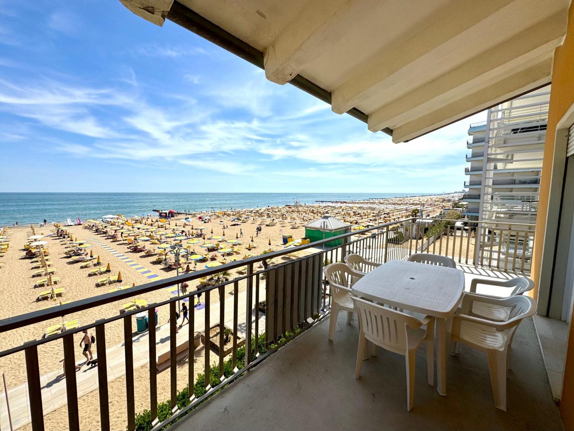 Villa Fronte Mare-Carraro Immobiliare Jesolo - Family Apartments Eksteriør billede